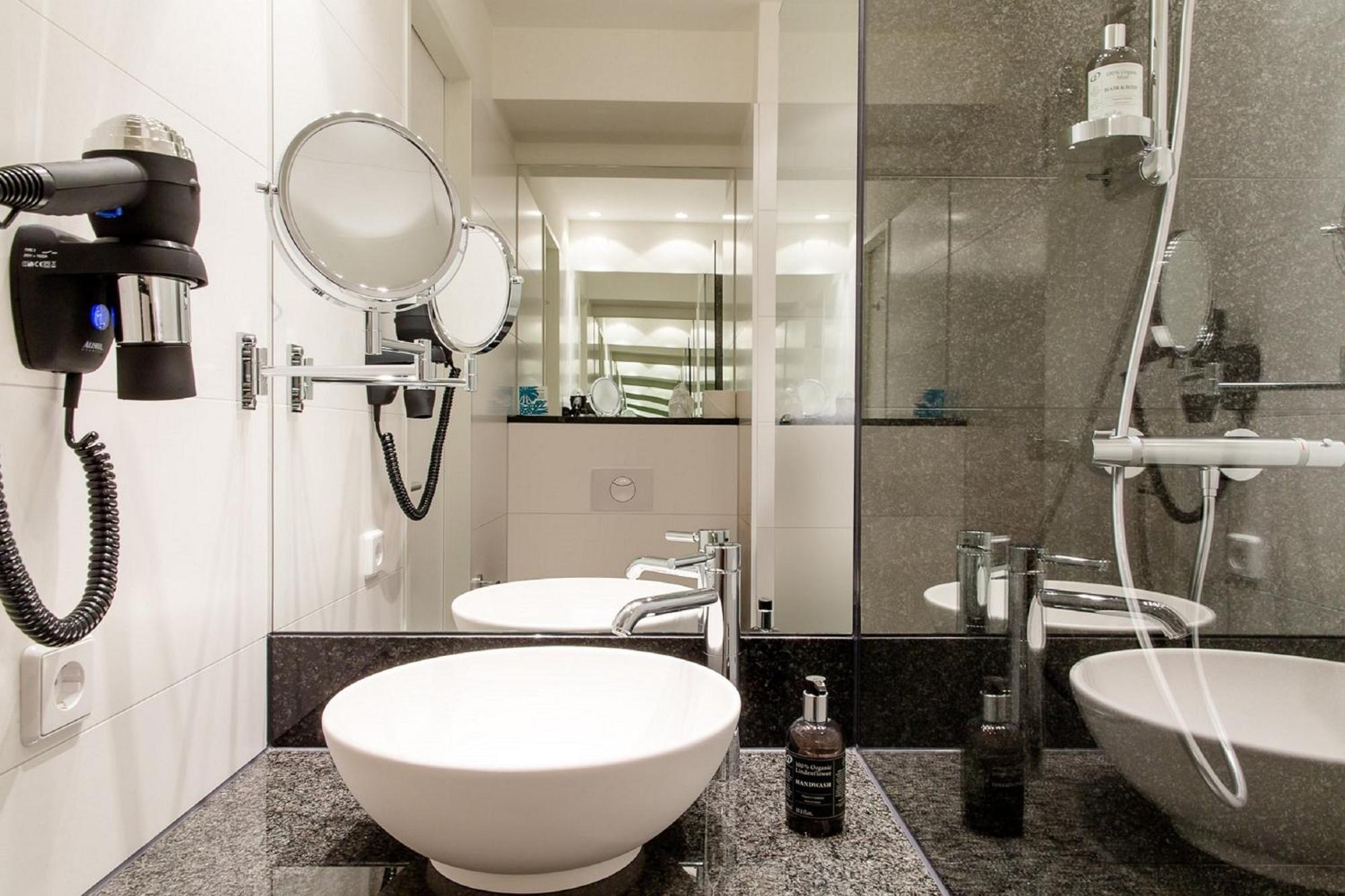 Motel One Базель Экстерьер фото