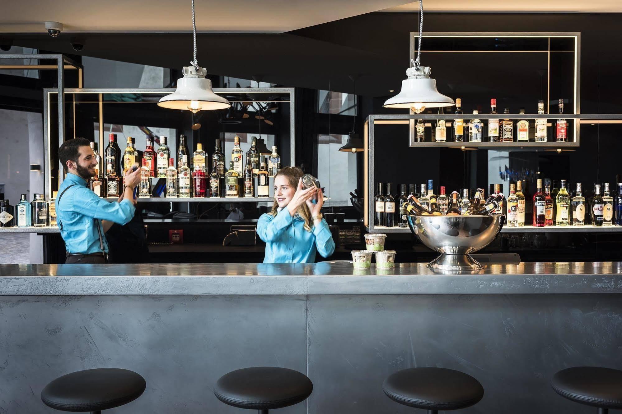Motel One Базель Экстерьер фото